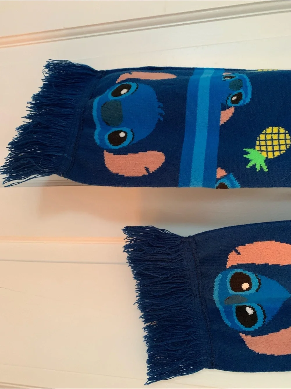 Disney Lilo & Stitch scarf In gr8 shape 👏🏻 Approximately 8” w x 90” l